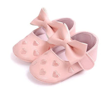 Load image into Gallery viewer, Baby Fringe Moccasins