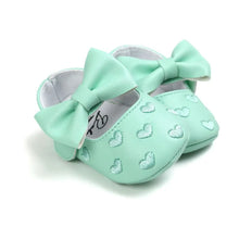 Load image into Gallery viewer, Baby Fringe Moccasins