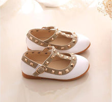 Load image into Gallery viewer, Rivets Leather Sandals