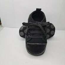 Load image into Gallery viewer, Star Canvas Sneakers