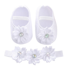 Load image into Gallery viewer, Newborn Flower Shoe Set
