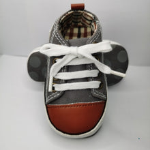 Load image into Gallery viewer, Star Canvas Sneakers
