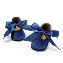 Load image into Gallery viewer, Butterfly Knot Shoes
